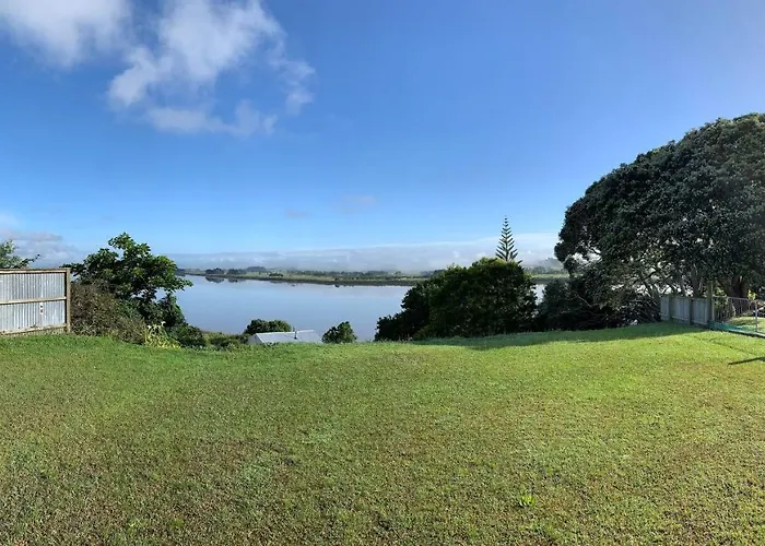 Peaceful Riverfront Cottage In Small Northland Town