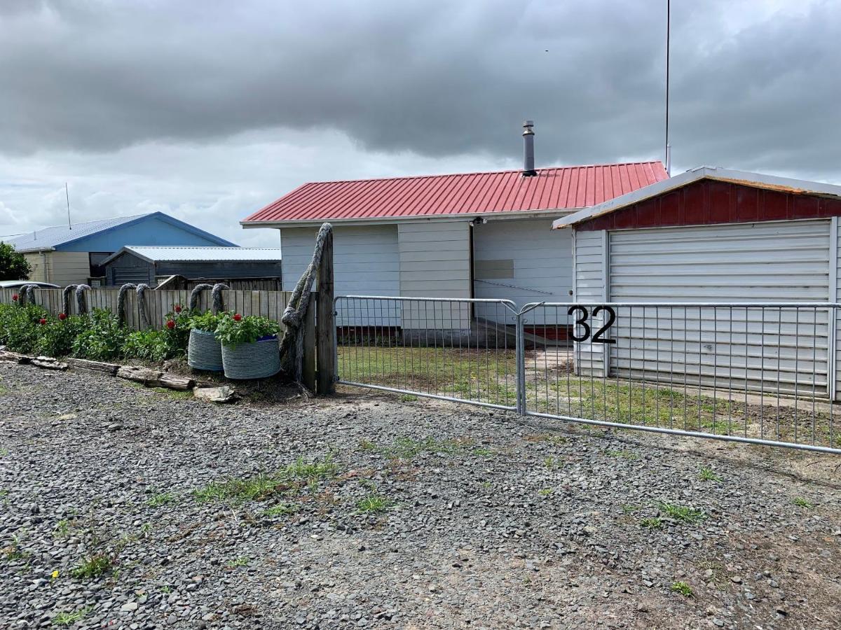Peaceful Riverfront In Small Northland Town Holiday home *