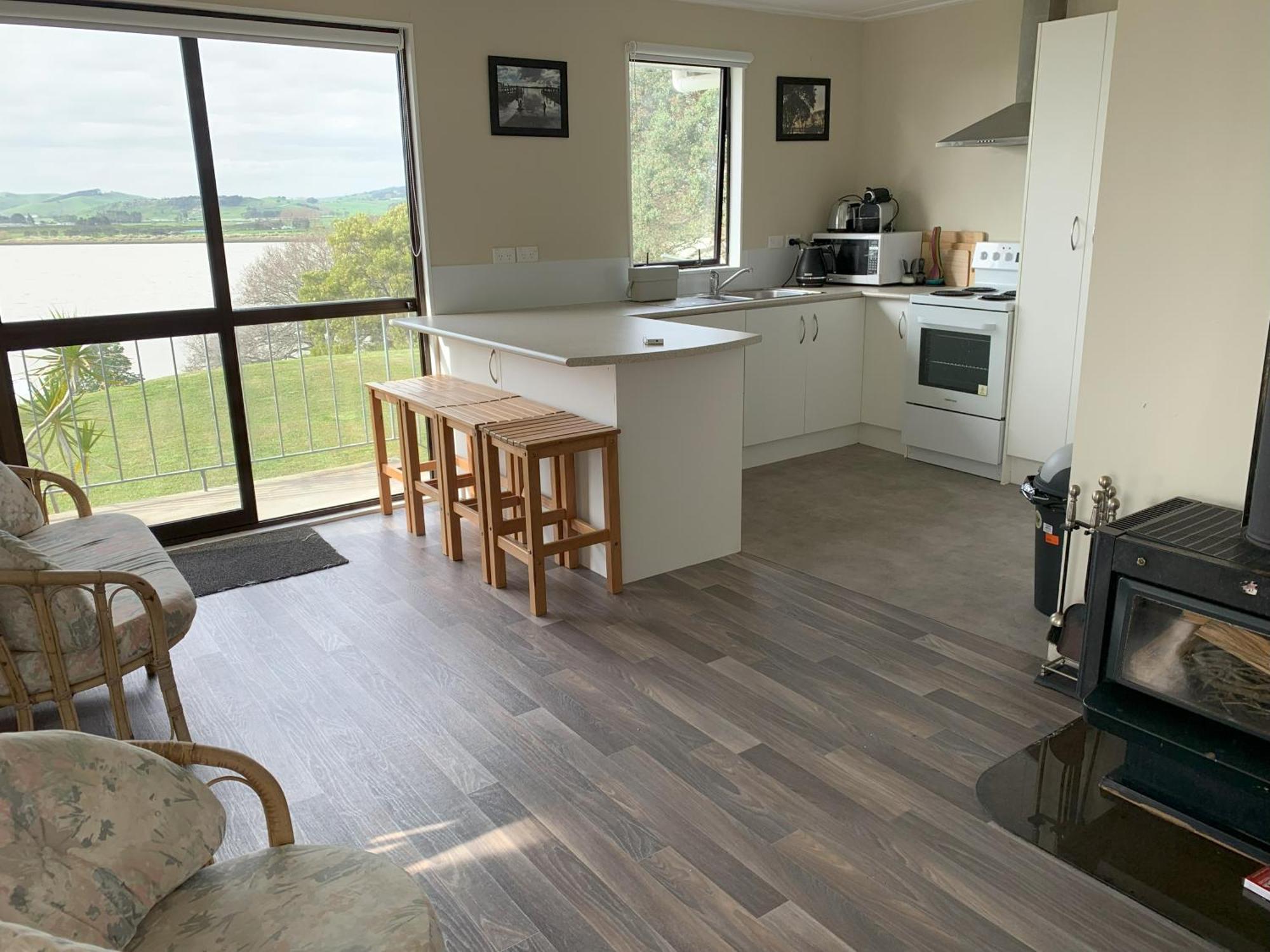 Peaceful Riverfront In Small Northland Town Holiday home *